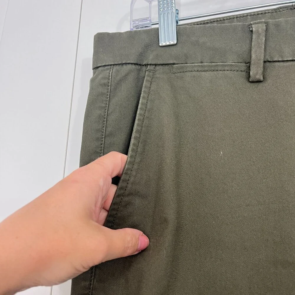 Gap Size 34/32 Army Green Straight Leg Khaki Pants
